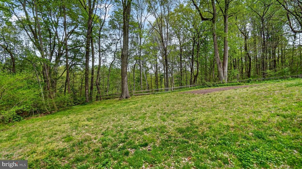 Image 76 of property listing at 328 GREENRIDGE DR, Dunkirk, MD 20754