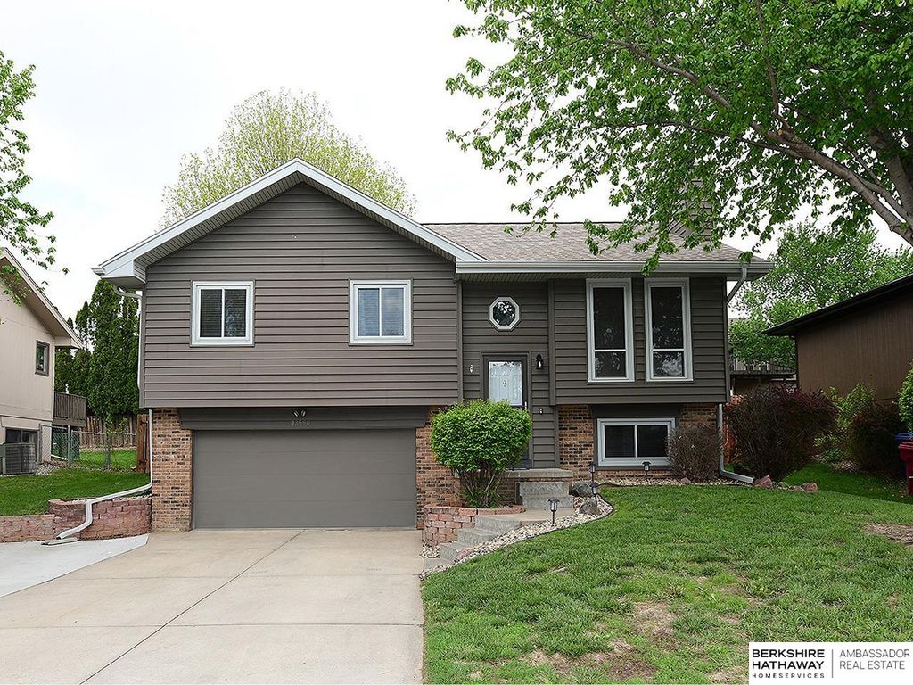 13580 Chandler Street, Omaha, NE 68138