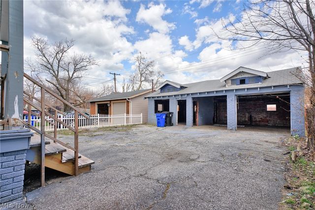 2215 W 105th Street, Cleveland, OH 44102
