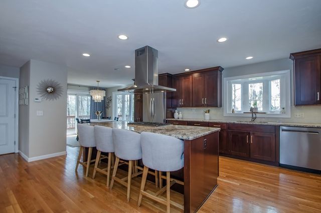 4 Pocohontas Way, Mattapoisett, MA 02739