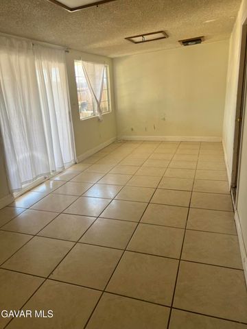 8413 Greenwood Avenue, California City, CA 93505
