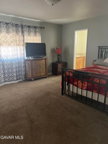 8413 Greenwood Avenue, California City, CA 93505