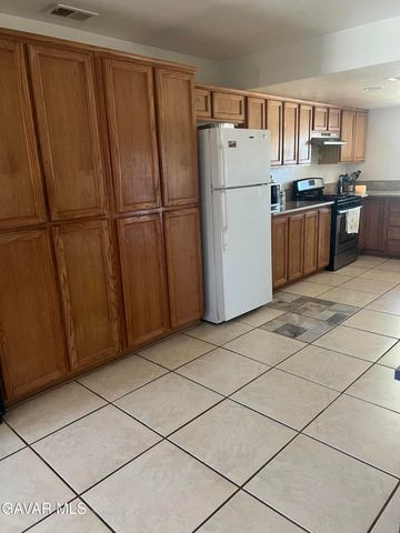 8413 Greenwood Avenue, California City, CA 93505
