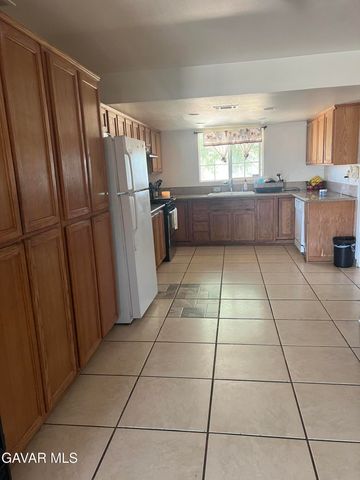 8413 Greenwood Avenue, California City, CA 93505