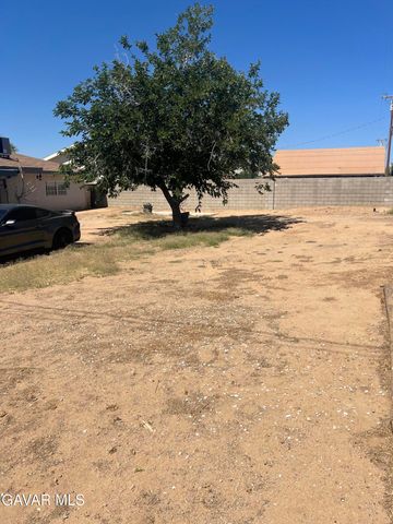 8413 Greenwood Avenue, California City, CA 93505
