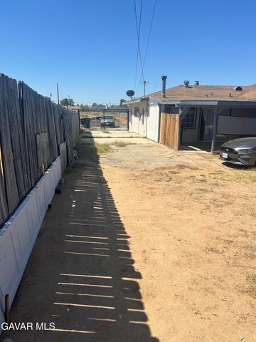 8413 Greenwood Avenue, California City, CA 93505