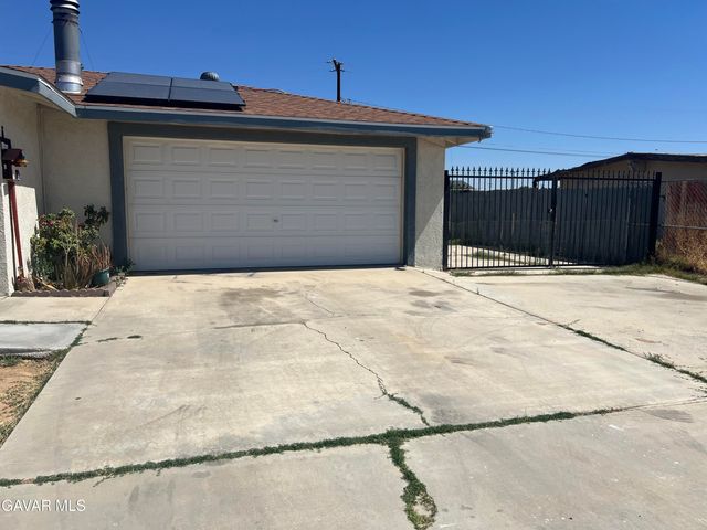 8413 Greenwood Avenue, California City, CA 93505