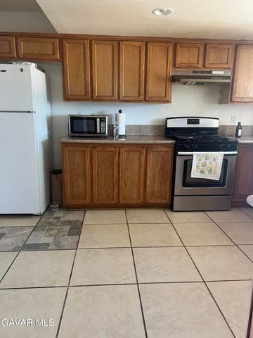 8413 Greenwood Avenue, California City, CA 93505
