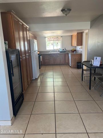8413 Greenwood Avenue, California City, CA 93505