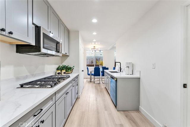 1338 Harvard C, Santa Monica, CA 90404