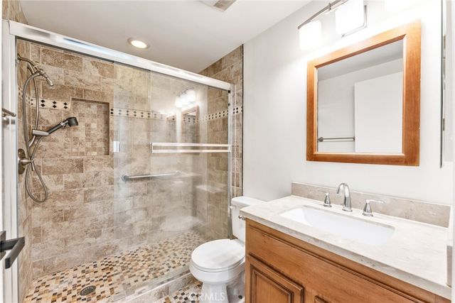 1338 Harvard C, Santa Monica, CA 90404
