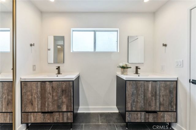 1338 Harvard C, Santa Monica, CA 90404