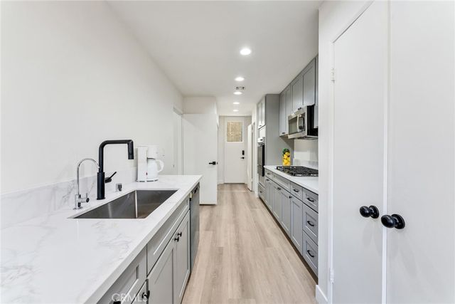 1338 Harvard C, Santa Monica, CA 90404