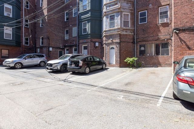 485 Washington St 3, Brookline, MA 02446