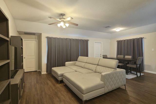 37 Road 5103, Cleveland, TX 77327