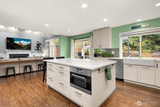 15749 142nd Place SE, Renton, WA 98058