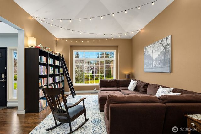 15749 142nd Place SE, Renton, WA 98058