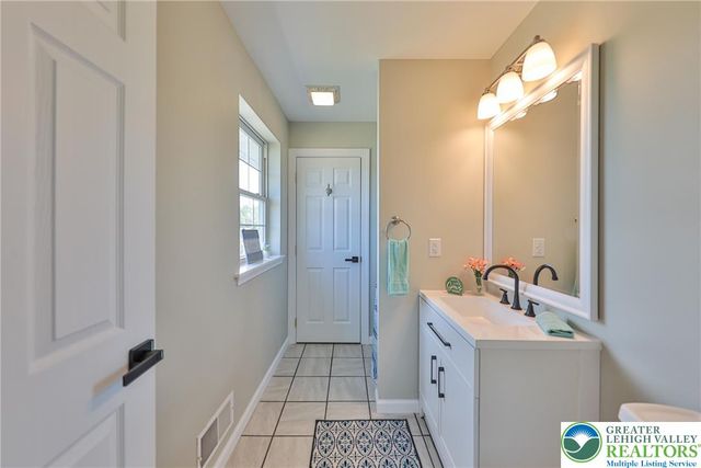 209 Terrace Drive, Chestnuthill Twp, PA 18353