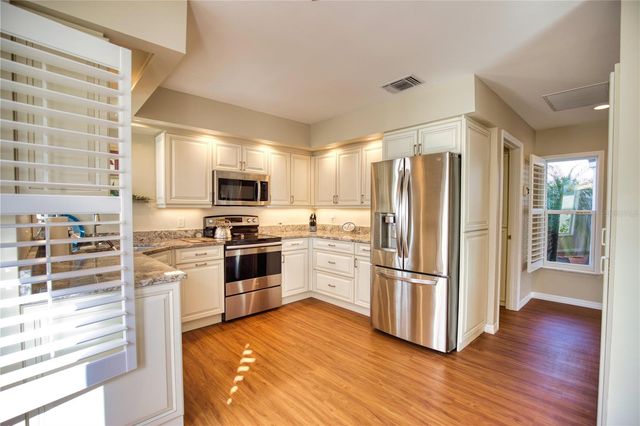 831 HARRINGTON LAKE LANE 37, Venice, FL 34293