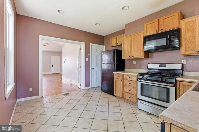 910 COLUMBUS RD, Burlington, NJ 08016