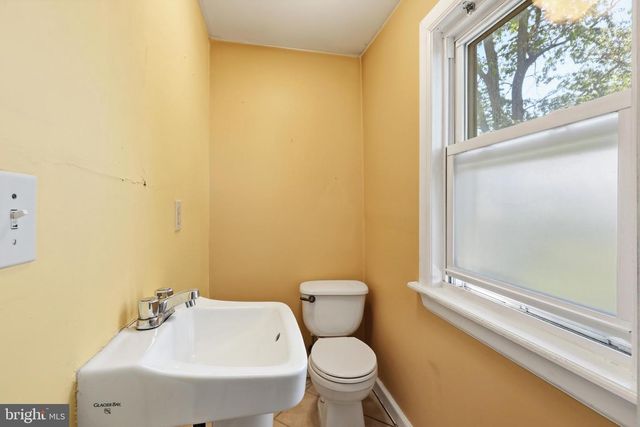 910 COLUMBUS RD, Burlington, NJ 08016