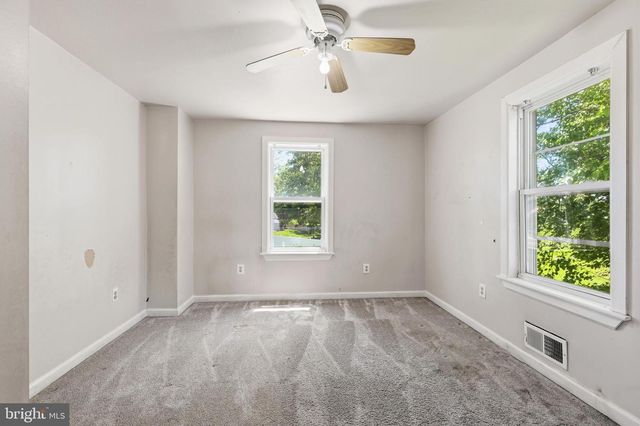 910 COLUMBUS RD, Burlington, NJ 08016
