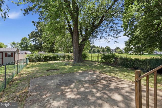910 COLUMBUS RD, Burlington, NJ 08016