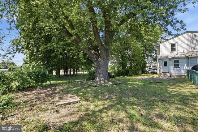 910 COLUMBUS RD, Burlington, NJ 08016