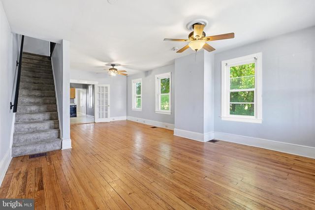 910 COLUMBUS RD, Burlington, NJ 08016