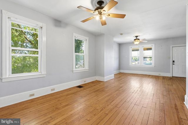 910 COLUMBUS RD, Burlington, NJ 08016