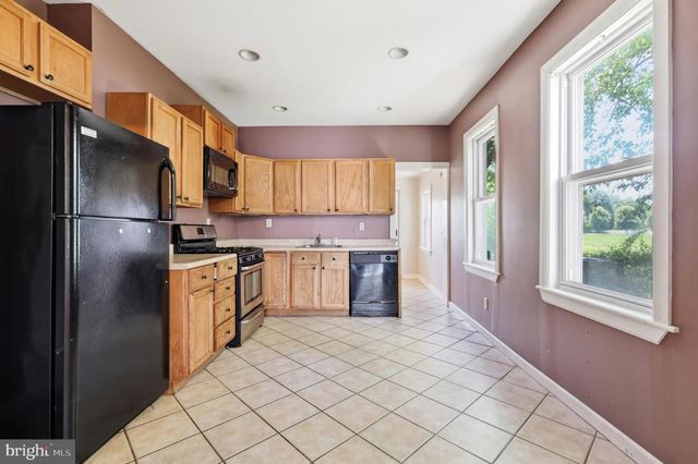 910 COLUMBUS RD, Burlington, NJ 08016