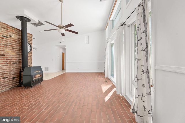 279 POPLAR RD, Fredericksburg, VA 22406
