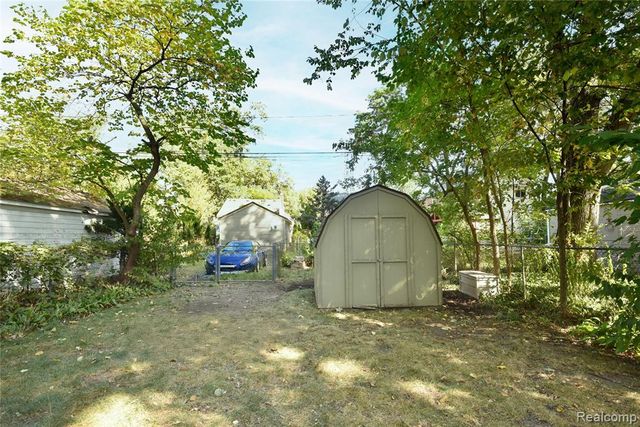 300 W Breckenridge Street, Ferndale, MI 48220