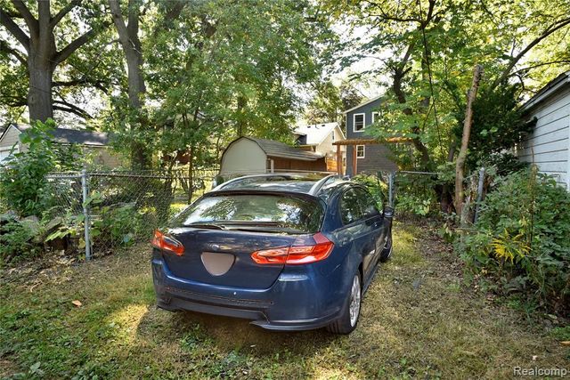 300 W Breckenridge Street, Ferndale, MI 48220