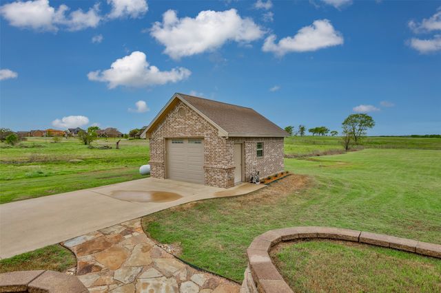 11 County Road 3631, Lindsay, TX 76250