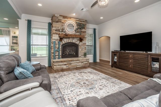 11 County Road 3631, Lindsay, TX 76250