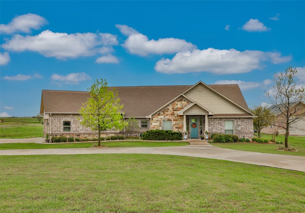 11 County Road 3631, Lindsay, TX 76250