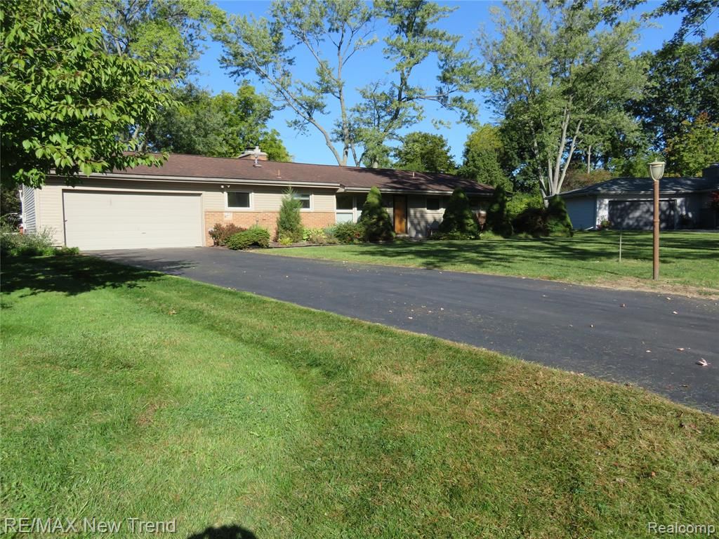 5420 Cambourne Place, West Bloomfield, MI 48322