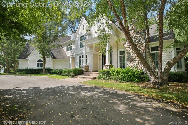 7651 Maple Ridge Court, Independence Charter Township, MI 48346