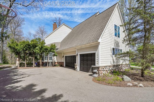 7651 Maple Ridge Court, Independence Charter Township, MI 48346
