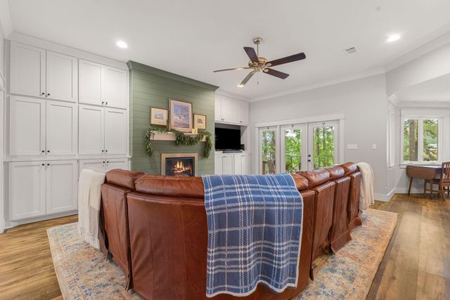 203 Buccaneer Dr., Hattiesburg, MS 39402