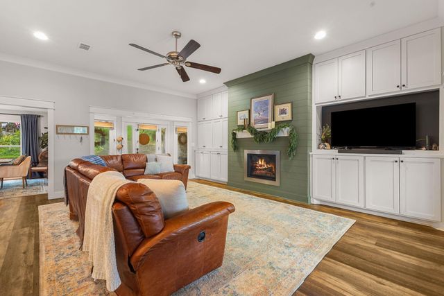 203 Buccaneer Dr., Hattiesburg, MS 39402