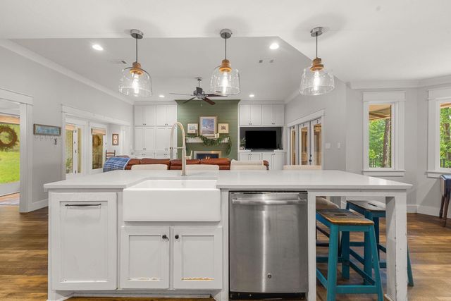 203 Buccaneer Dr., Hattiesburg, MS 39402