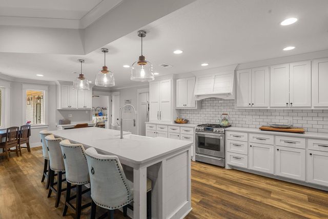 203 Buccaneer Dr., Hattiesburg, MS 39402