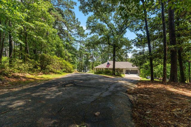 203 Buccaneer Dr., Hattiesburg, MS 39402