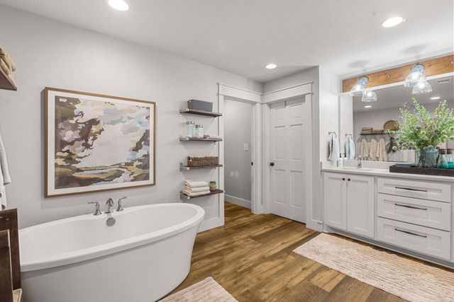 203 Buccaneer Dr., Hattiesburg, MS 39402