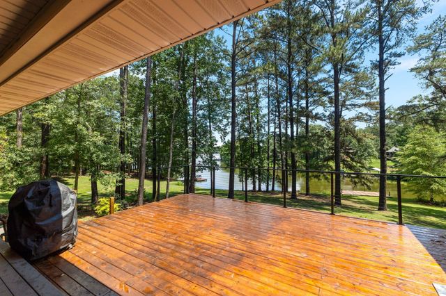 203 Buccaneer Dr., Hattiesburg, MS 39402