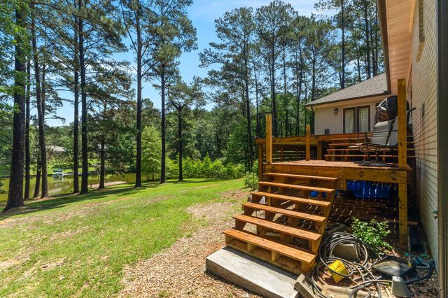 203 Buccaneer Dr., Hattiesburg, MS 39402