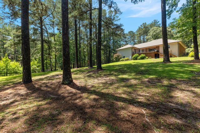 203 Buccaneer Dr., Hattiesburg, MS 39402