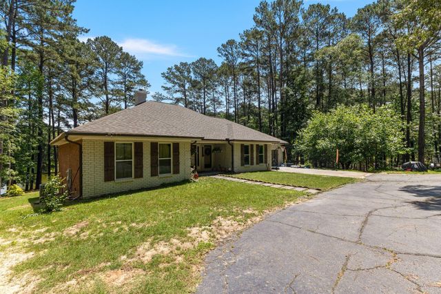 203 Buccaneer Dr., Hattiesburg, MS 39402